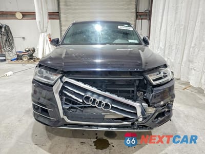 Piąte zdjęcie samochodu w środku: 2017 AUDI Q7 PREMIUM PLUS VIN:WA1LAAF71HD005730 - miniatura