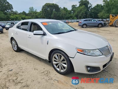 Czwarte zdjęcie samochodu z boku: 2011 LINCOLN MKS VIN:1LNHL9ER2BG610638 - miniatura