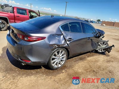 Trzecie zdjęcie samochodu z tyłu: 2019 MAZDA 3 PREMIUM VIN:3MZBPAEM2KM112219 - miniatura