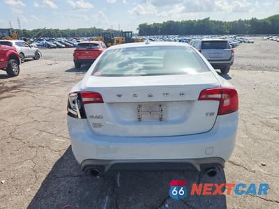 Zdjęcie 6 z 12 samochodu: 2017 VOLVO S60 VIN:YV126MFL8H2423631 - miniatura
