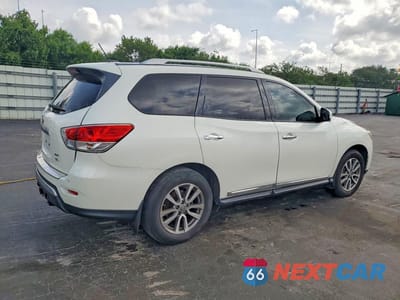 Trzecie zdjęcie samochodu z tyłu: 2016 NISSAN PATHFINDER SL VIN:5N1AR2MM2GC637656 - miniatura