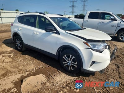 Czwarte zdjęcie samochodu z boku: 2017 TOYOTA RAV4 LE VIN:JTMBFREV5HJ107132 - miniatura