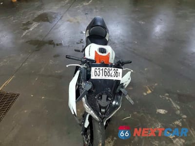 Piąte zdjęcie samochodu w środku: 2023 KAWASAKI EX650 R VIN:ML5EXER14PDA90148 - miniatura