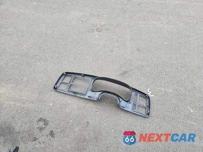 Zdjęcie 12 z 13 samochodu: 2001 CHEVROLET SILVERADO K1500 VIN:1GCEK19T31E157979 - miniatura