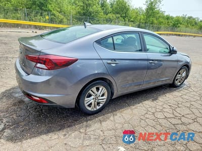 Trzecie zdjęcie samochodu z tyłu: 2019 HYUNDAI ELANTRA SEL VIN:5NPD84LF5KH450542 - miniatura