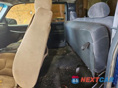 Zdjęcie 10 z 12 samochodu: 2001 CHEVROLET SILVERADO K1500 VIN:2GCEK19T711343946 - miniatura