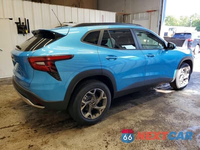 Trzecie zdjęcie samochodu z tyłu: 2026 CHEVROLET TRAX 1LT VIN:KL77LHEP1TC160771 - miniatura