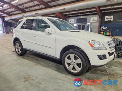 Czwarte zdjęcie samochodu z boku: 2011 MERCEDES-BENZ ML 350 4MATIC VIN:4JGBB8GB2BA682154 - miniatura