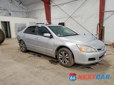 Czwarte zdjęcie samochodu z boku: 2004 HONDA ACCORD VIN:1HGCM56804A010525 - miniatura