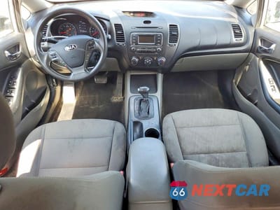 Zdjęcie 8 z 12 samochodu: 2016 KIA FORTE LX VIN:KNAFK4A60G5530851 - miniatura