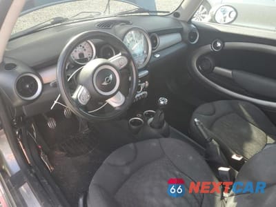 Zdjęcie 8 z 12 samochodu: 2009 MINI COOPER S VIN:WMWMF735X9TT98746 - miniatura