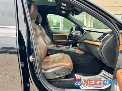 Piąte zdjęcie samochodu w środku: 2021 VOLVO XC90 T8 RECHARGE INSCRIPTION EXPRESS VIN:YV4BR0CK0M1756470 - miniatura