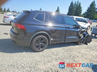 Trzecie zdjęcie samochodu z tyłu: 2024 VOLKSWAGEN TIGUAN SE R-LINE BLACK VIN:3VV8B7AXXRM180391 - miniatura