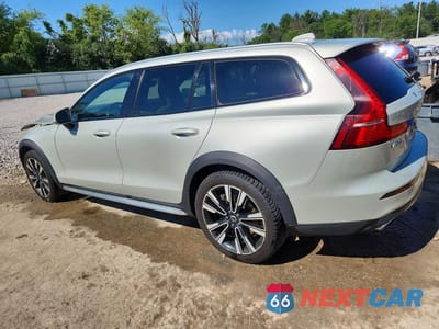 Drugie zdjęcie samochodu z przodu: 2020 VOLVO V60 CROSS COUNTRY T5 MOMENTUM VIN:YV4102WK8L1031078 - miniatura