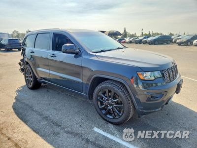 Czwarte zdjęcie samochodu z boku: 2018 JEEP GRAND CHEROKEE LAREDO VIN:1C4RJEAG1JC153418 - miniatura