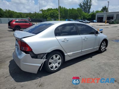 Trzecie zdjęcie samochodu z tyłu: 2008 HONDA CIVIC LX VIN:2HGFA16528H521746 - miniatura