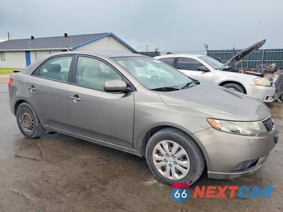 Czwarte zdjęcie samochodu z boku: 2011 KIA FORTE EX VIN:KNAFU4A21B5465976 - miniatura