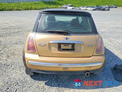 Zdjęcie 6 z 12 samochodu: 2004 MINI COOPER VIN:WMWRC334X4TJ53338 - miniatura