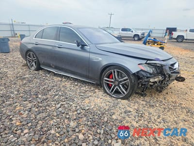 Czwarte zdjęcie samochodu z boku: 2018 MERCEDES-BENZ E 63 AMG-S VIN:WDDZF8KB2JA247489 - miniatura