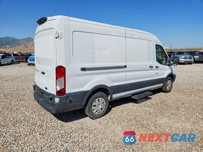 Trzecie zdjęcie samochodu z tyłu: 2018 FORD TRANSIT T-150 VIN:1FTYE2CM0JKA69548 - miniatura