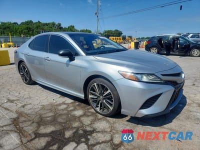 Czwarte zdjęcie samochodu z boku: 2018 TOYOTA CAMRY XSE VIN:4T1B61HK8JU067129 - miniatura