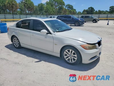 Czwarte zdjęcie samochodu z boku: 2006 BMW 325 I VIN:WBAVB13536PT16275 - miniatura