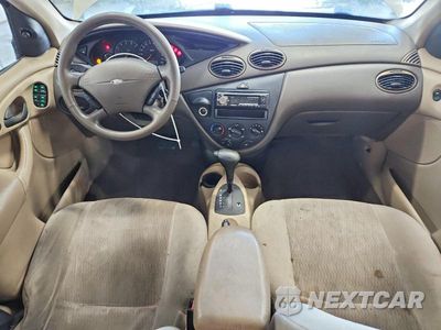 Zdjęcie 8 z 12 samochodu: 2001 FORD FOCUS SE VIN:1FAHP34391W257330 - miniatura