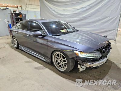 Czwarte zdjęcie samochodu z boku: 2018 HONDA ACCORD TOURING VIN:1HGCV2F94JA015811 - miniatura