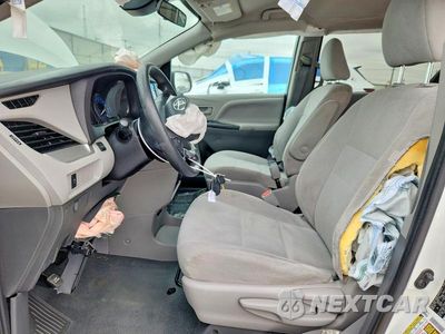 Zdjęcie 7 z 14 samochodu: 2020 TOYOTA SIENNA L VIN:5TDZZ3DC4LS085574 - miniatura