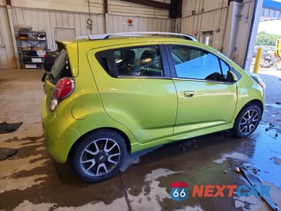 Trzecie zdjęcie samochodu z tyłu: 2013 CHEVROLET SPARK 2LT VIN:KL8CF6S94DC586824 - miniatura