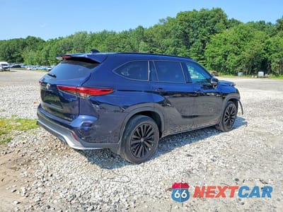 Trzecie zdjęcie samochodu z tyłu: 2023 TOYOTA HIGHLANDER XSE VIN:5TDKDRBH0PS512837 - miniatura