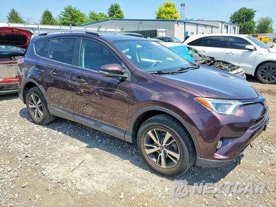 Czwarte zdjęcie samochodu z boku: 2017 TOYOTA RAV4 XLE VIN:2T3RFREVXHW668944 - miniatura
