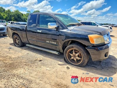 Czwarte zdjęcie samochodu z boku: 2014 NISSAN TITAN SV VIN:1N6BA0CA4EN504519 - miniatura