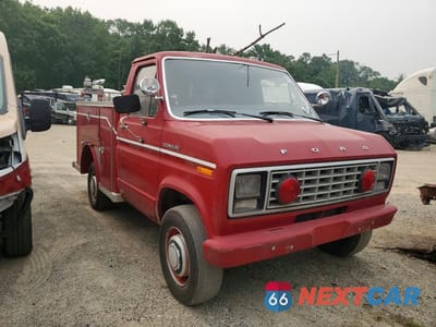 Czwarte zdjęcie samochodu z boku: 1982 FORD ECONOLINE E350 CUTAWAY VAN VIN:1FDHE30E6CHA20773 - miniatura