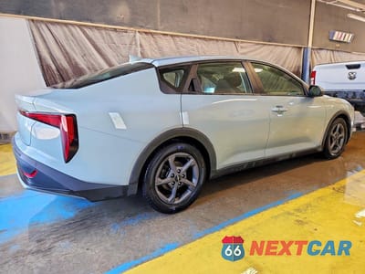 Trzecie zdjęcie samochodu z tyłu: 2025 KIA K4 LXS VIN:3KPFT4DEXSE044838 - miniatura