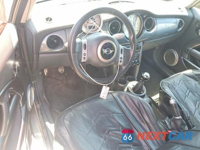 Zdjęcie 8 z 12 samochodu: 2004 MINI COOPER S VIN:WMWRE33474TD82492 - miniatura