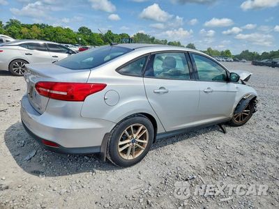 Trzecie zdjęcie samochodu z tyłu: 2017 FORD FOCUS SE VIN:1FADP3F26HL330796 - miniatura