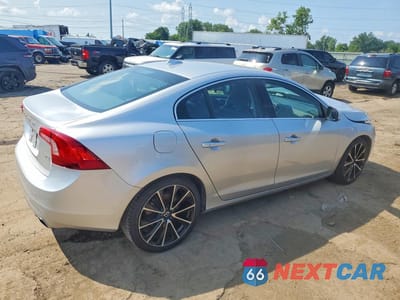 Trzecie zdjęcie samochodu z tyłu: 2016 VOLVO S60 PREMIER VIN:YV126MFK4G2411806 - miniatura