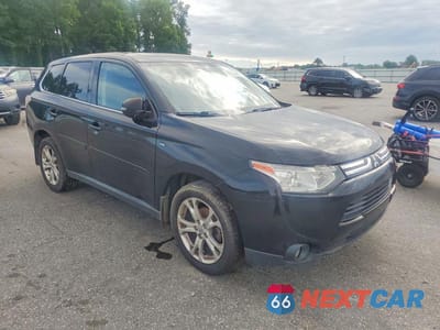 Czwarte zdjęcie samochodu z boku: 2014 MITSUBISHI OUTLANDER GT VIN:JA4JZ4AXXEZ001800 - miniatura