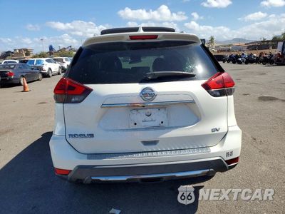 Zdjęcie 6 z 13 samochodu: 2017 NISSAN ROGUE SV VIN:5N1AT2MTXHC787394 - miniatura