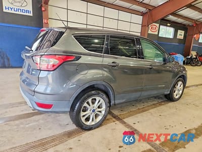 Trzecie zdjęcie samochodu z tyłu: 2017 FORD ESCAPE SE VIN:1FMCU9GDXHUC46455 - miniatura