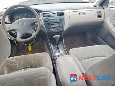 Zdjęcie 8 z 12 samochodu: 2002 HONDA ACCORD EX VIN:JHMCG56602C013526 - miniatura