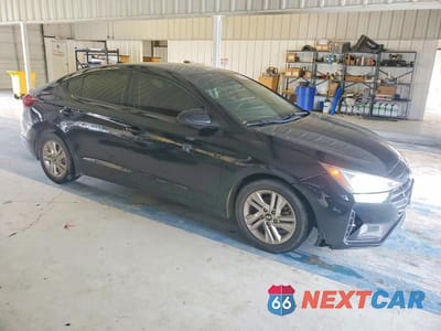 Czwarte zdjęcie samochodu z boku: 2019 HYUNDAI ELANTRA SEL VIN:5NPD84LF9KH429869 - miniatura
