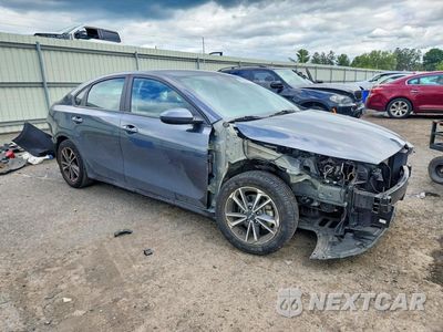 Czwarte zdjęcie samochodu z boku: 2024 KIA FORTE LXS VIN:3KPF24AD8RE708711 - miniatura