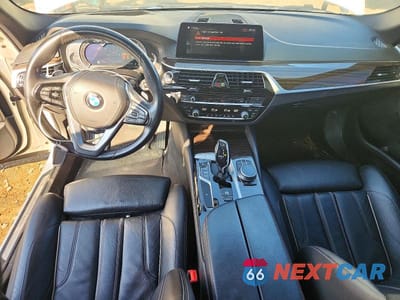 Zdjęcie 8 z 12 samochodu: 2019 BMW 530 XI VIN:WBAJA7C57KWW48093 - miniatura