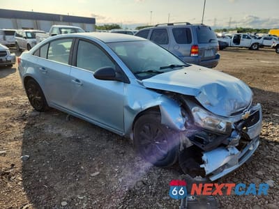 Czwarte zdjęcie samochodu z boku: 2011 CHEVROLET CRUZE LS VIN:1G1PC5SHXB7275688 - miniatura