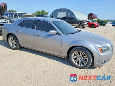 Czwarte zdjęcie samochodu z boku: 2014 CHRYSLER 300 S VIN:2C3CCABGXEH120187 - miniatura