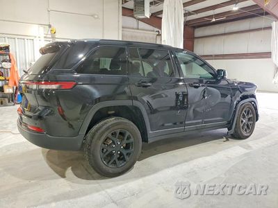 Trzecie zdjęcie samochodu z tyłu: 2025 JEEP GRAND CHEROKEE LAREDO VIN:1C4RJHAG9S8754940 - miniatura
