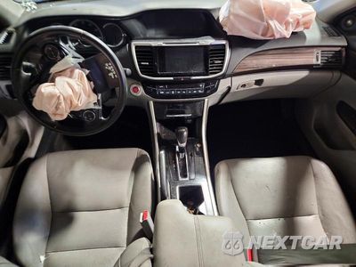 Zdjęcie 8 z 13 samochodu: 2017 HONDA ACCORD TOURING VIN:1HGCR3F90HA040418 - miniatura