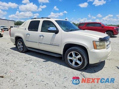 Czwarte zdjęcie samochodu z boku: 2013 CHEVROLET AVALANCHE LTZ VIN:3GNTKGE77DG339661 - miniatura